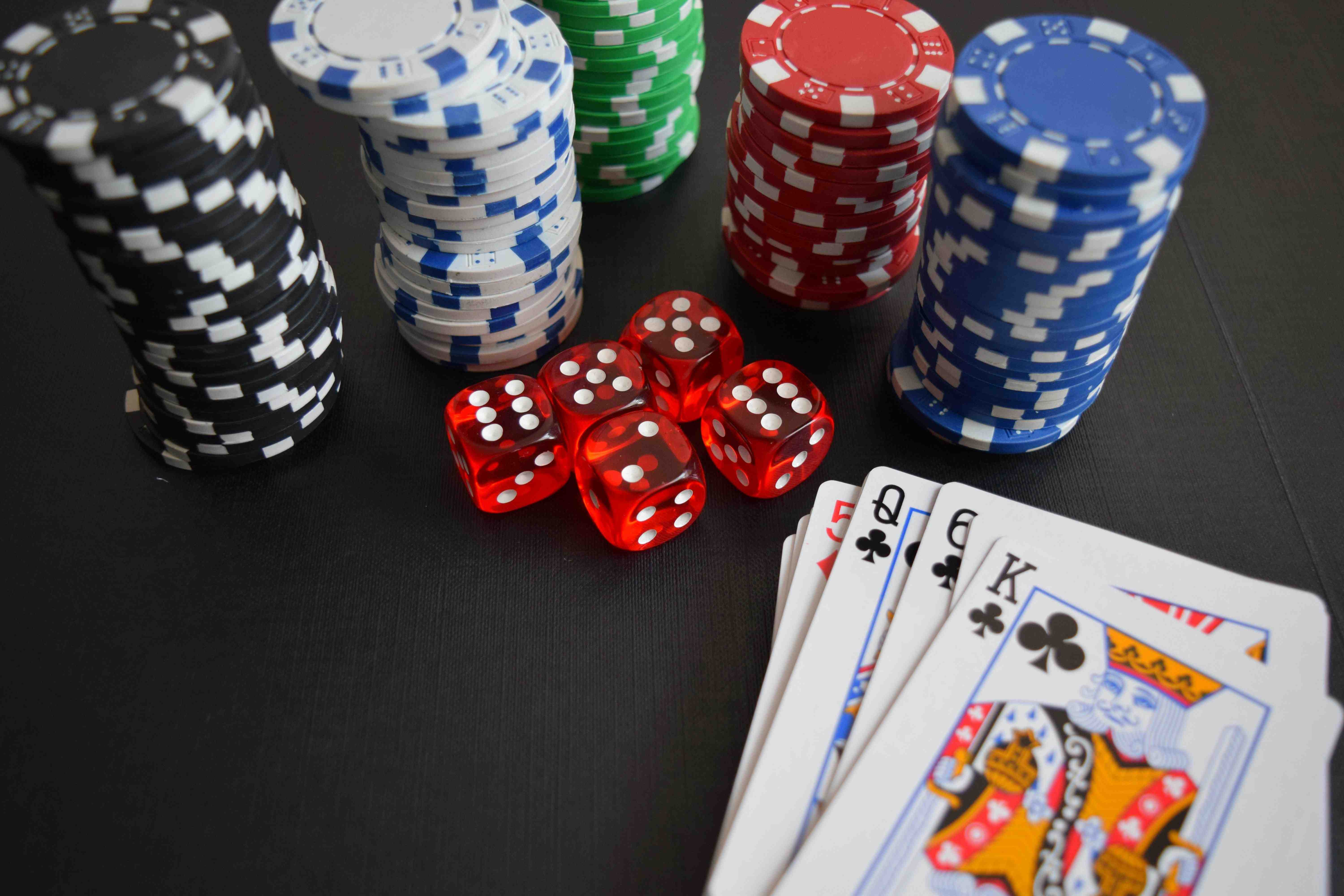 Bangladesh user reading apk 26 slot entertainment content on mobile